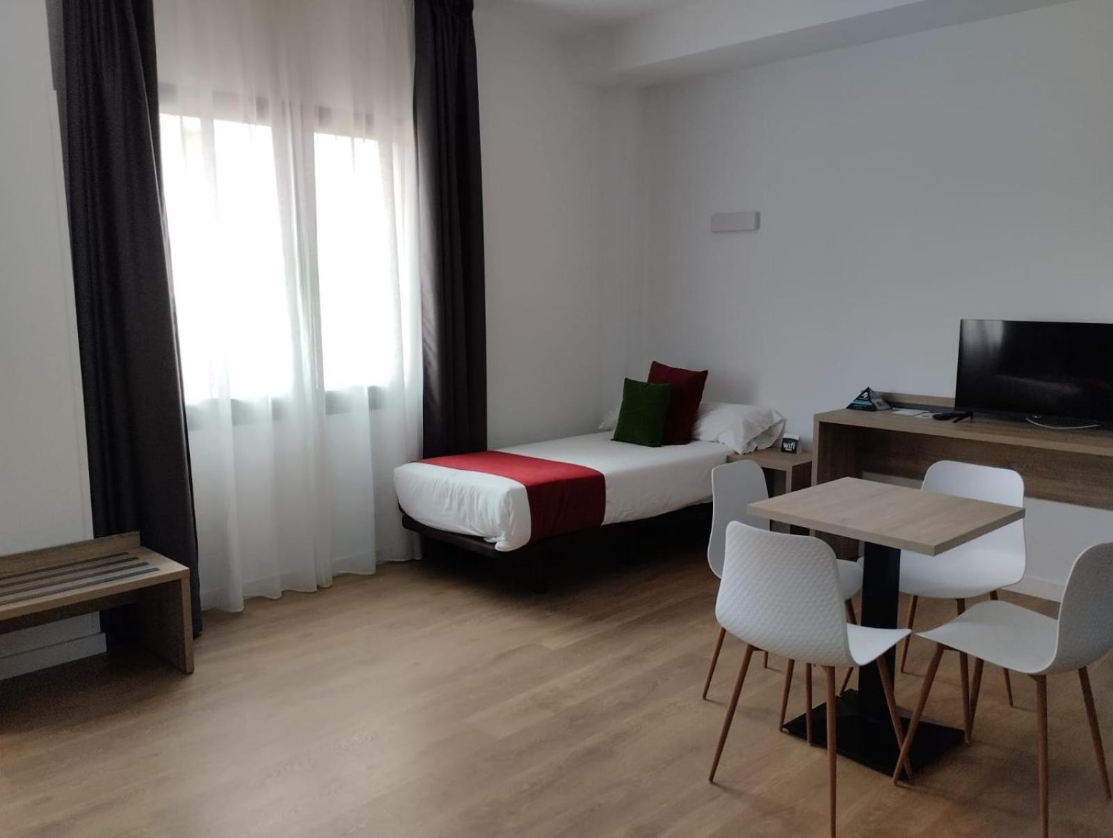 Hotel Alda Malvasia Haro Extérieur photo